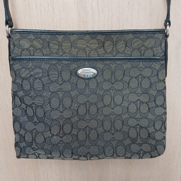 Coach Greyblack Signature Print Large Crossbody Handbag. - Picture 4 of 10
